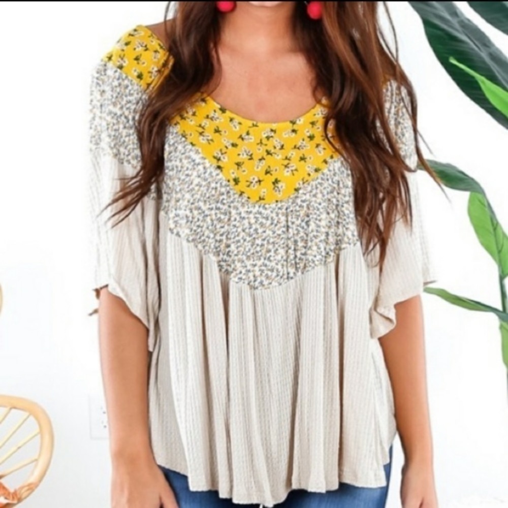 Hummingbird boho floral top size medium‎